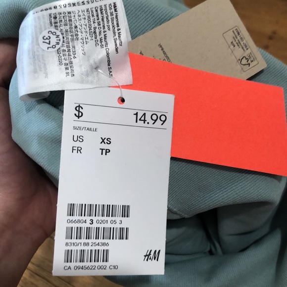 New H&M work out shorts - Picture 2 of 3